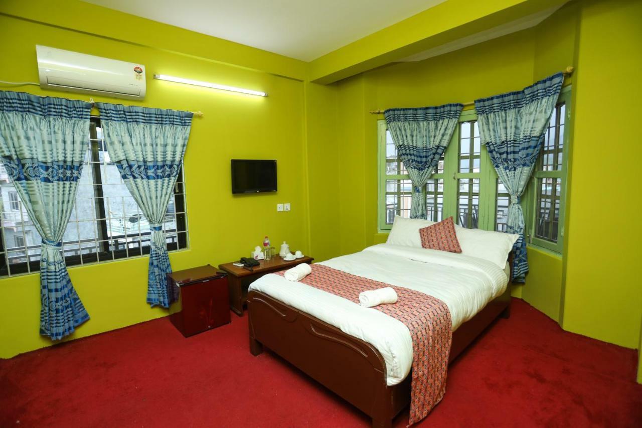 Hotel Blue Magnet Pokhara Dış mekan fotoğraf