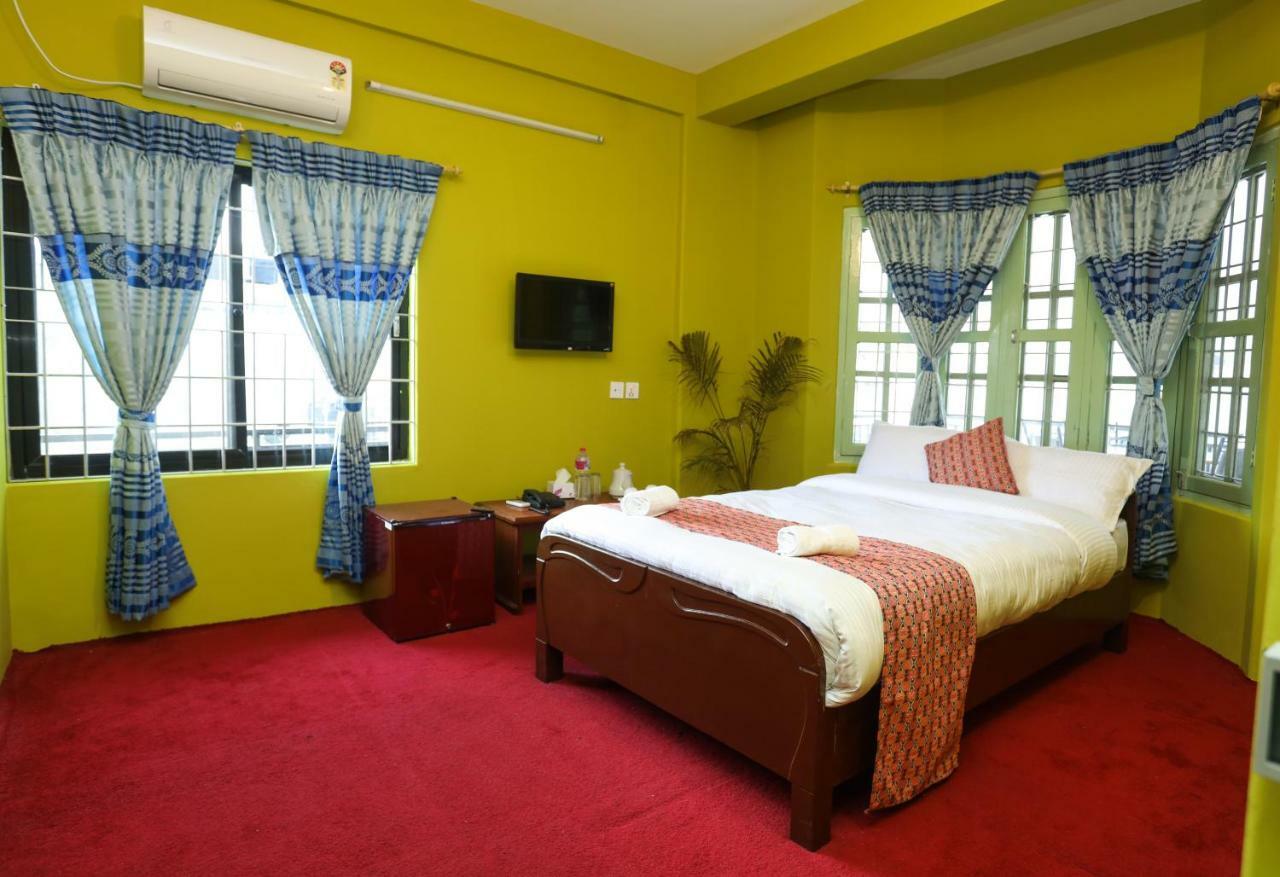 Hotel Blue Magnet Pokhara Dış mekan fotoğraf